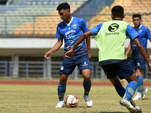 Abdul Aziz ketika berlatih bersama Persib