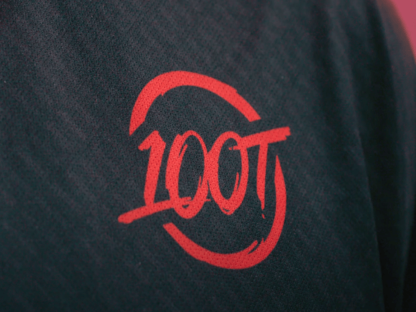 100 Thieves Rengkuh Trofi VALORANT First Strike North America