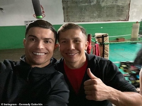 CR7 berfoto selfie dengan petinju asal Kazakhstan, Gennady Golovkin / via Instagram