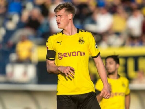 Michael Zorc puji performa Steffen Tigges dalam laga debutnya untuk Borussia Dortmund