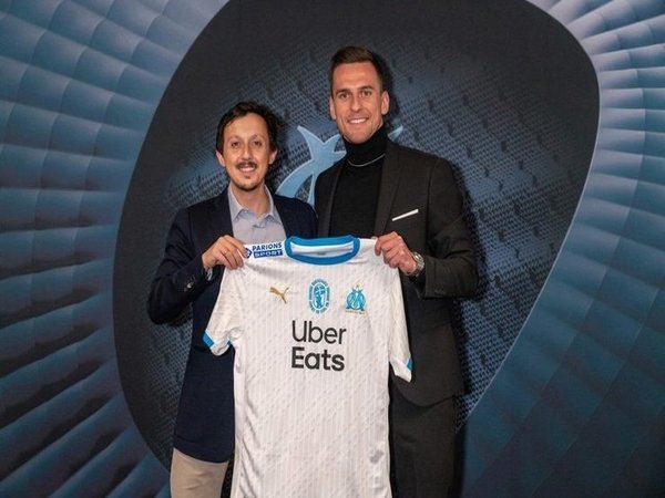 Arek Milik resmi diperkenalkan sebagai pemain baru Olympique Marseille / via OM Officiel