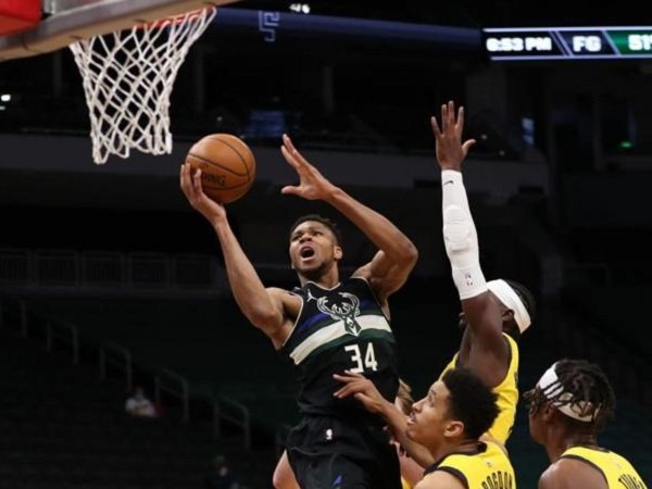 Triple-Double Antetokounmpo Bawa Bucks Menang Atas Pacers | Liga Olahraga