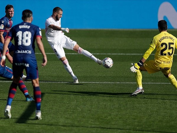 Real Madrid berupaya kembali ke jalur kemenangan saat menghadapi Huesca di La Liga.