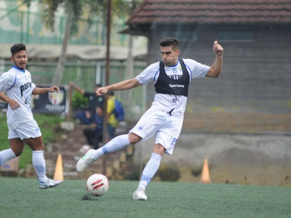 Fabiano Beltrame, satu dari dua pemain yang dilepas Persib karena habis kontrak