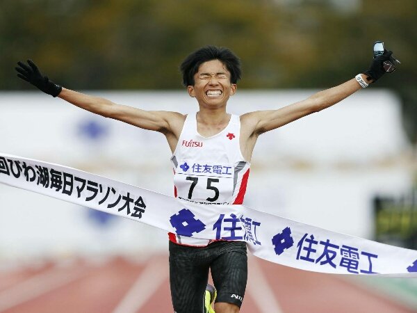 Kengo Suzuki Cetak Rekor Maraton Jepang di Lake Biwa Mainichi Marathon