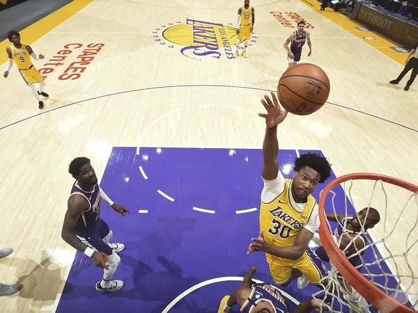 Los Angeles Lakers beri kontrak 10 hari kedua untuk Damian Jones.