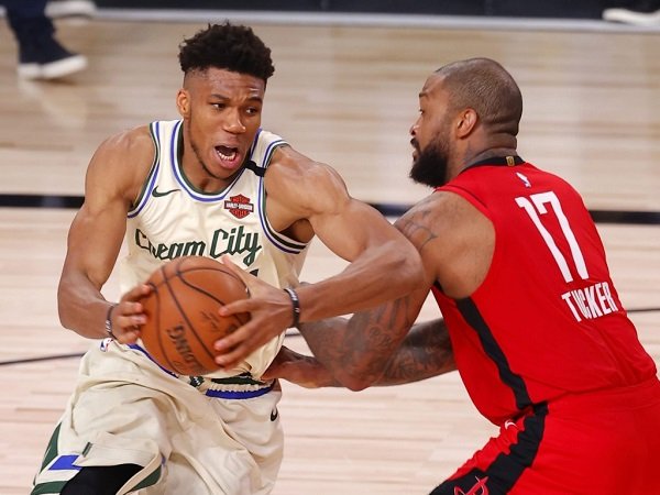 Kehadiran PJ Tucker dalam skuat Bucks buat Giannis Antetokounmpo senang.