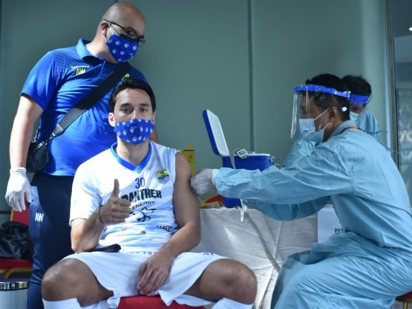 Striker Persib, Ezra Walian