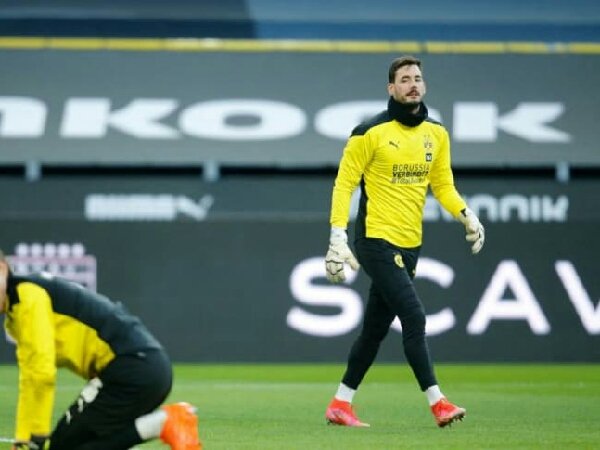 Borussia Dortmund batal rekrut kiper baru di musim panas