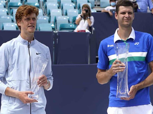 Hubert Hurkacz jadi petenis Polandia pertama yang juarai turnamen Masters 1000