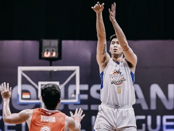 Pemain Satria Muda, Juan Laurent Kokodiputro saat melawan Indonesia Patriots. (Images IBL)