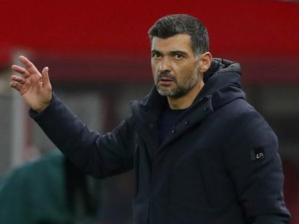 AS Roma kini mengincar Sergio Conceicao untuk menggantikan posisi Paulo Fonseca sebagai pelatih kepala / via Getty Images