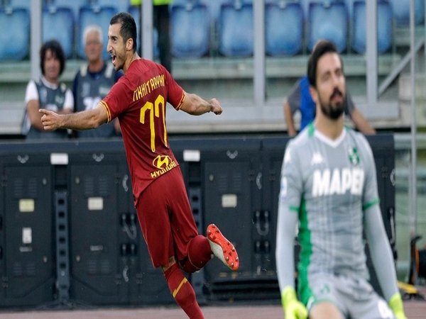 Henrikh Mkhitaryan menjadi satu dari dua pemain AS Roma yang bakal absen di laga versus Ajax / via Getty Images