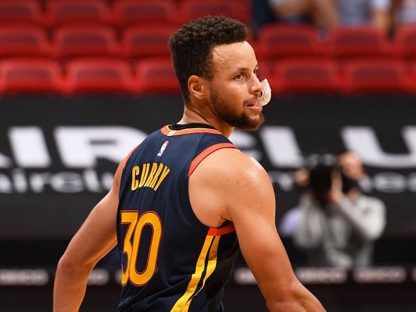 Stephen Curry diapresiasi karena tindakannya yang mau bantu korban penembakan di Atlanta.