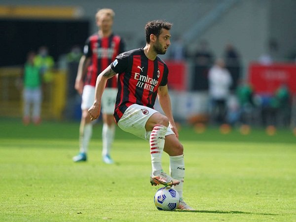 Hakan Calhanoglu