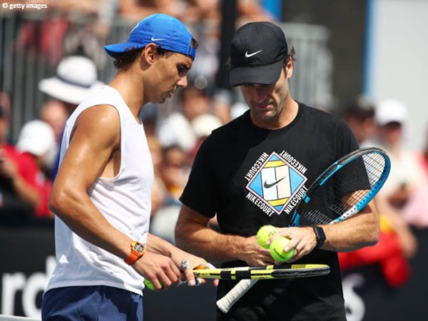 Rafael Nadal [kiri] bekerja sama dengan Carlos Moya [kanan] sejak musim 2016