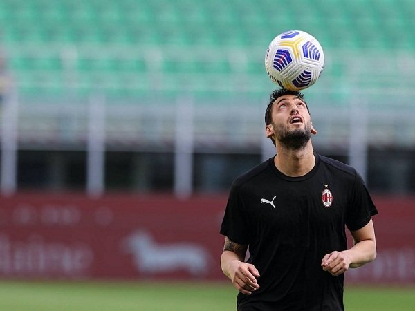 Hakan Calhanoglu