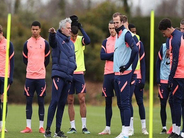 Mourinho dan pemain Tottenham