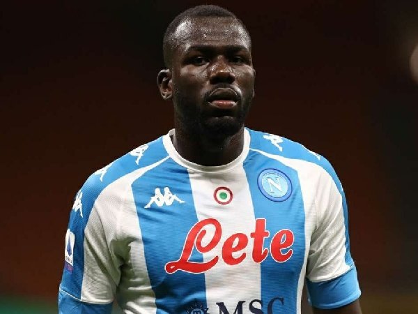 Carlo Ancelotti enggan berspekulasi perihal rumor ketertarikan Everton ke Koulibaly.