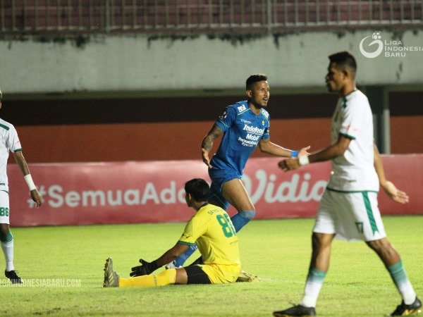 Striker Persib, Wander Luiz ketika merayakan gol