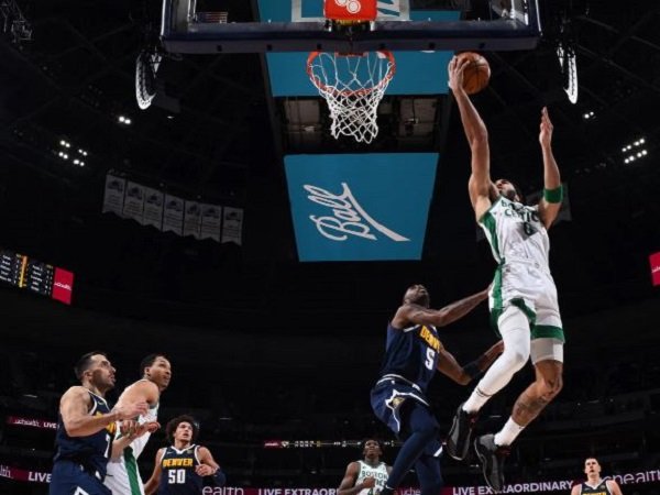 Pemain andalan Boston Celtics, Jayson Tatum saat tampil menghadapi Denver Nuggets. (Images: Getty)