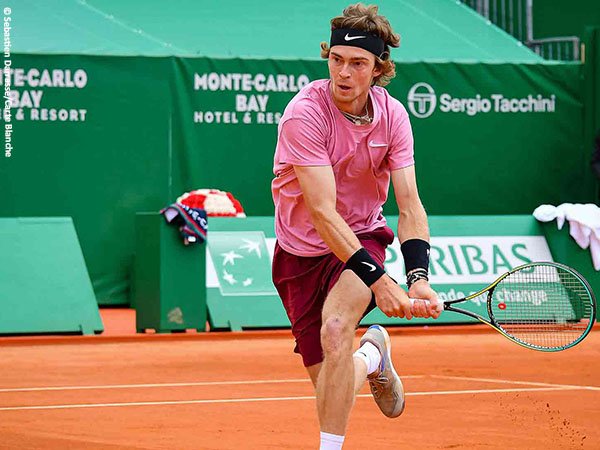 Andrey Rublev melenggang ke babak ketiga Monte Carlo Open 2021