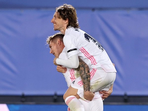 Luka Modric berharap bisa main dengan Toni Kroos lagi musim depan.