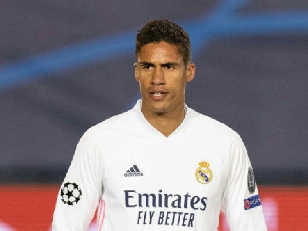 MU ingin Real Madrid turunkan harga Raphael Varane