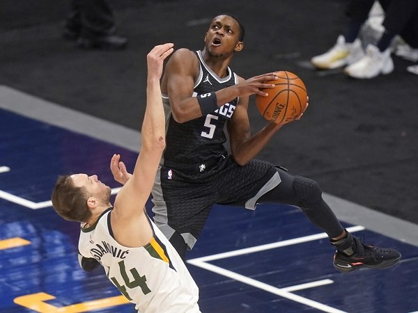 De'Aaron Fox frustasi lihat Sacramento Kings belum bisa bangkit.