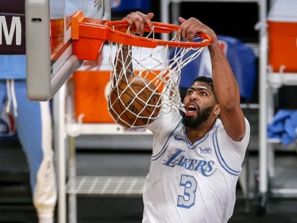 Frank Vogel mengatakan Anthony Davis diperbolehkan untuk latihan bersama Los Angeles Lakers.