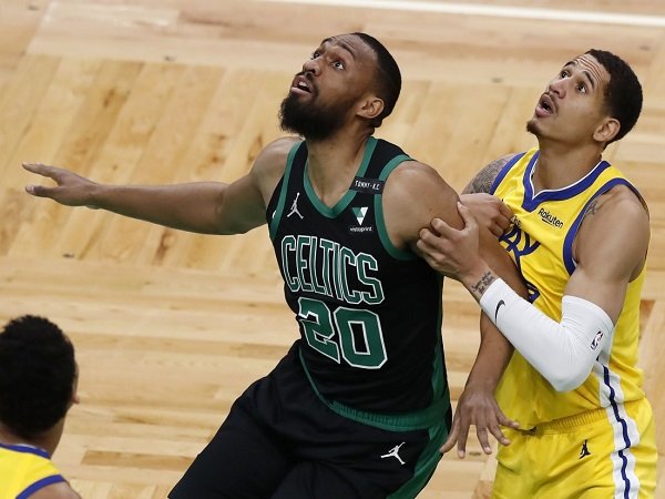 Brad Stevens terkesan dengan penampilan perdana dari Jabari Parker.