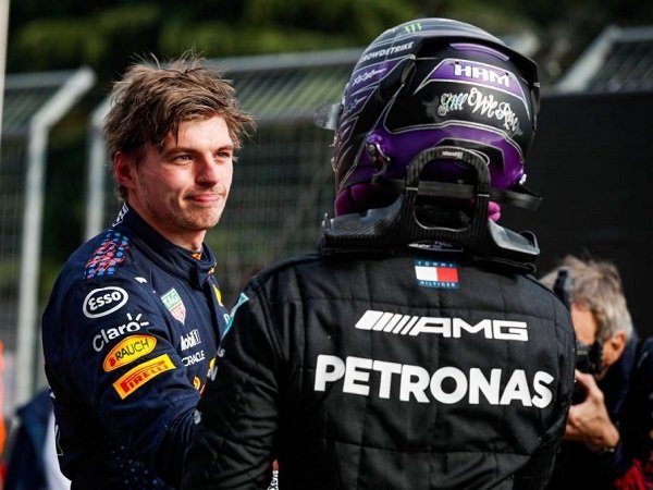 Lewis Hamilton Salut Dengan Dominasi Max Verstappen Di Imola | Liga ...