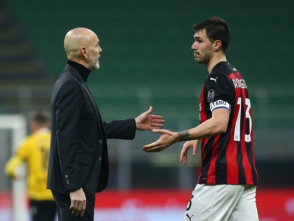 Stefano Pioli dan Alessio Romagnoli