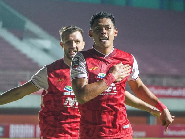 Taufik Hidayat merayakan gol ke gawang Persib Bandung