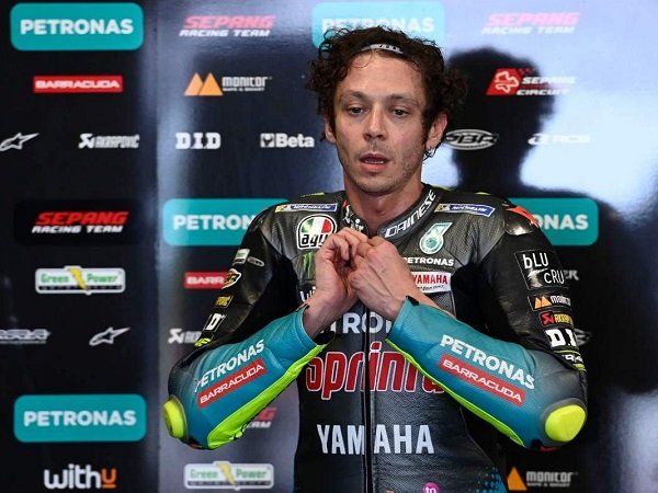 Giacomo Agostini menyarankan Valentino Rossi untuk segera akhiri karier profesionalnya.