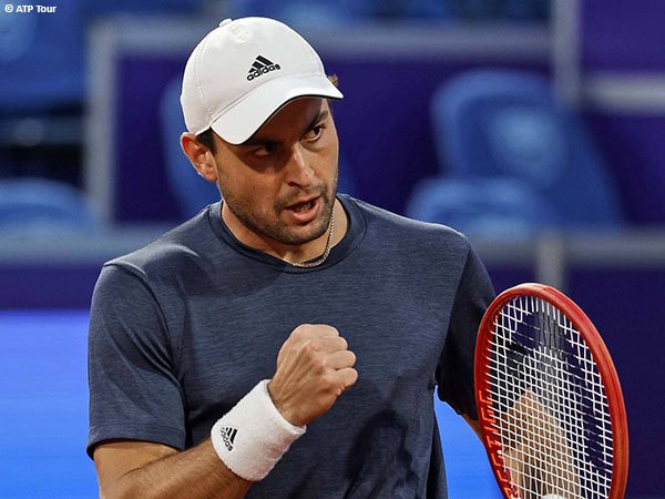 Aslan Karatsev melenggang ke perempatfinal Serbia Open 2021