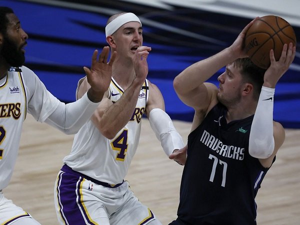 Los Angeles Lakers telan dua kekalahan beruntun dari Dallas Mavericks.