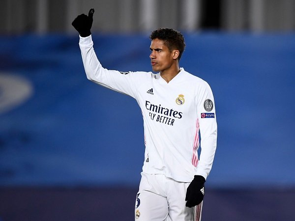 Raphael Varane berkomitmen 100 persen bersama Real Madrid.