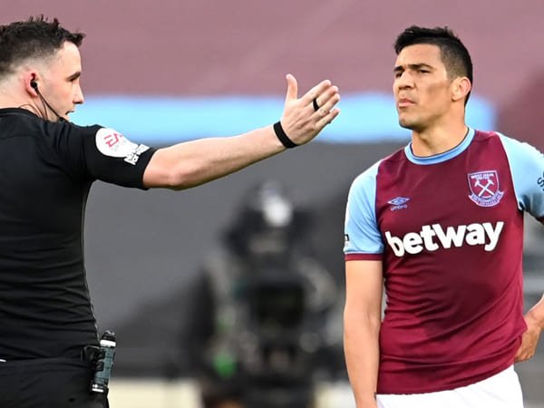 West Ham Akan Ajukan Banding Kartu Merah Fabian Balbuena