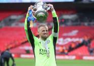 Schmeichel Persembahkan Trofi Piala FA Leicester untuk Mendiang Khun Vichai