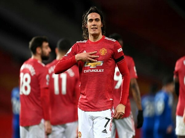 Menurut Diego Forlan, tak masalah jika Edinson Cavani bermain bersama Haaland atau Kane di MU