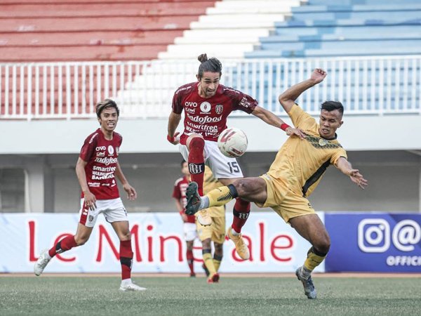 Gavin Kwan Adsit saat menghadapi PSIM Yogyakarta