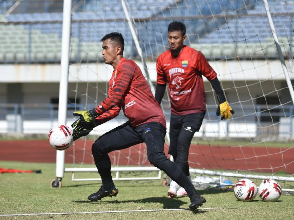 Kiper Persib, Dhika Bayangkara