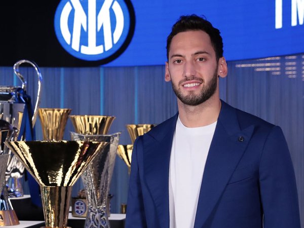 Pemain anyar Inter Milan, Hakan Calhanoglu.