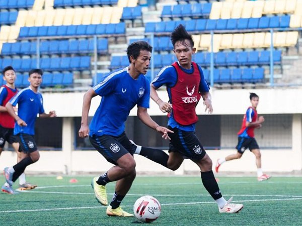 Skuat PSIS Semarang menjalani latihan