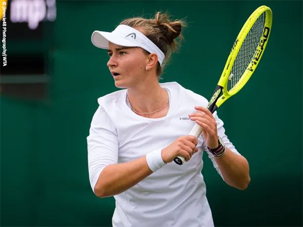 barbora krejcikova tennis racket