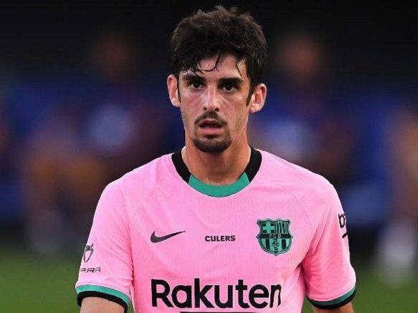 Barcelona resmi pinjamkan Francesco Trincao ke Wolverhampton Wanderers. (Images: Getty)