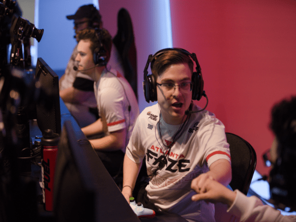 Stage 5 CDL: Atlanta FaZe dan OpTic Chicago Menang Telak di Laga Pembuka