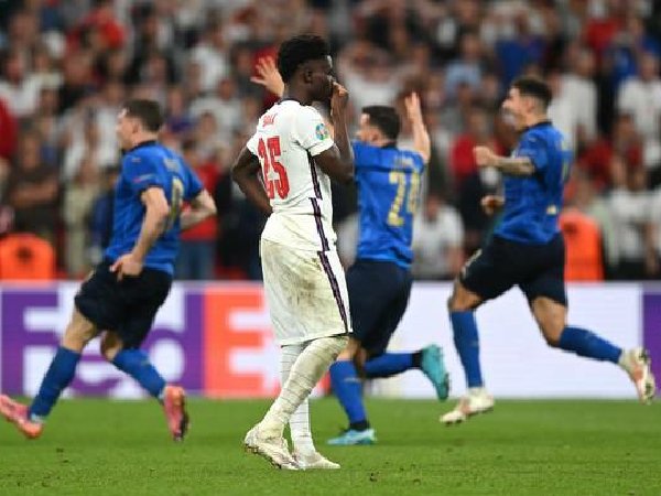 Bukayo Saka gagal mengeksekusi penalti di final Piala Eropa 2020