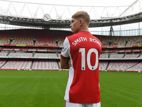 Emile Smith Rowe mengenakan nomor punggung 10 di Arsenal